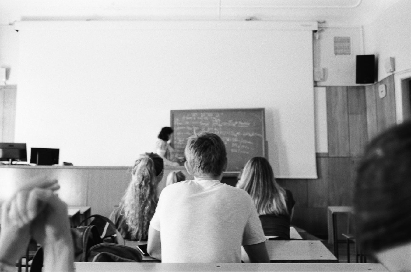 Mokytojų trūkumą ministerija malšina studentų parama ir psichologo linija
