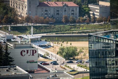 Vilniuje dėl 327 medžių kyla protestas: Neries pakrantėms brėžiamas betonas