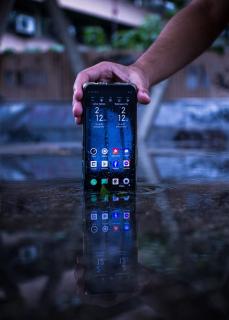Sugedusį telefoną jau verta taisyti