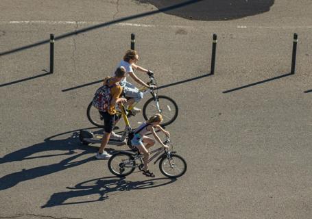 Šalmas, perėja ir 7 km/val.: trys taisyklės, kurios paspirtukininkams vis dar atrodo neprivalomos