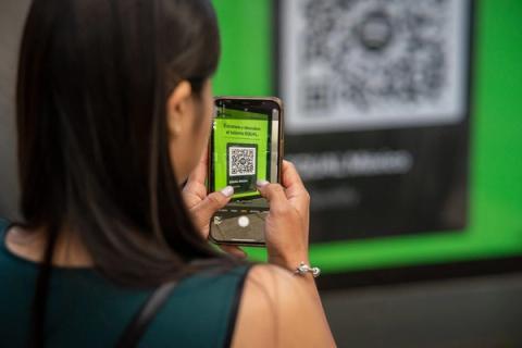 Nuskenavai QR kodą — ir dingo pinigai? Kodėl ta kortelė gali būti spąstai
