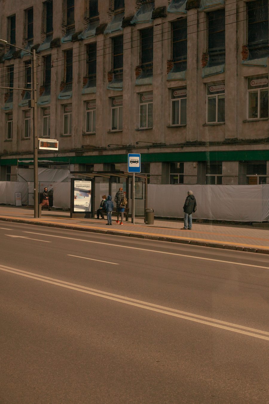 Keturiose Lazdijų rajono stotelėse keleiviai sulauks laukimo paviljonų ir suoliukų