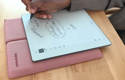 Lydie Kitenge scribbling on her reMarkable Paper Pure tablet.