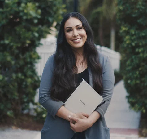 A portrait of Kellie Gerardi