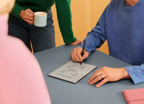 A couple of people having a meeting together while one is taking notes on their reMarkable paper tablet