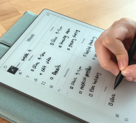 Hazal taking notes in her weekly planner on a reMarkable Paper Pure tablet.