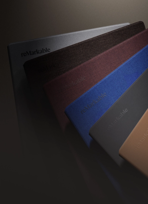 Remarkable Paper Pro Mozaik Dokuma Kılıf Burgundy 3 Tüm Kitap Folyoları bir masanın üzerine yayılmış