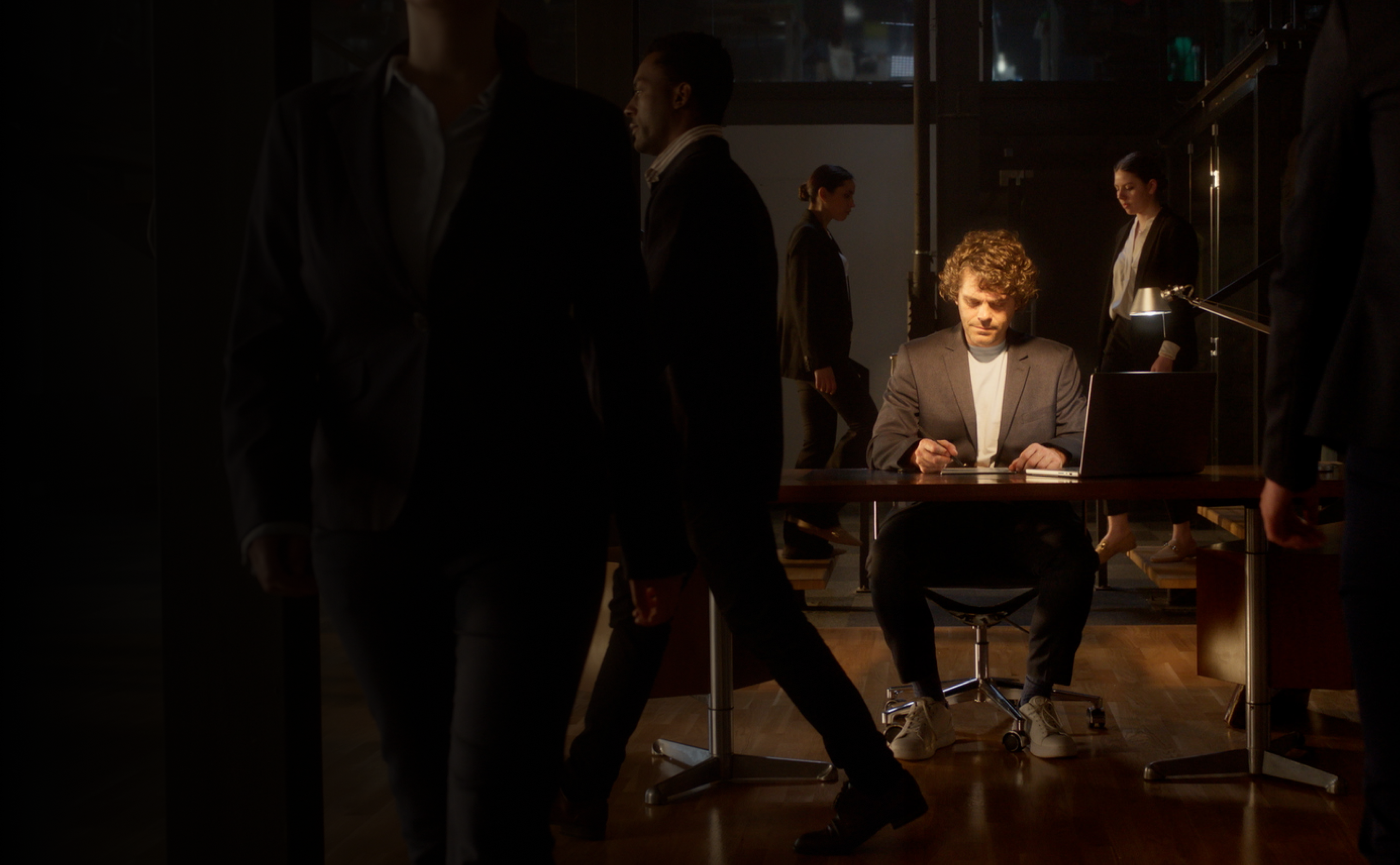Man sitting with reMarkable tablet