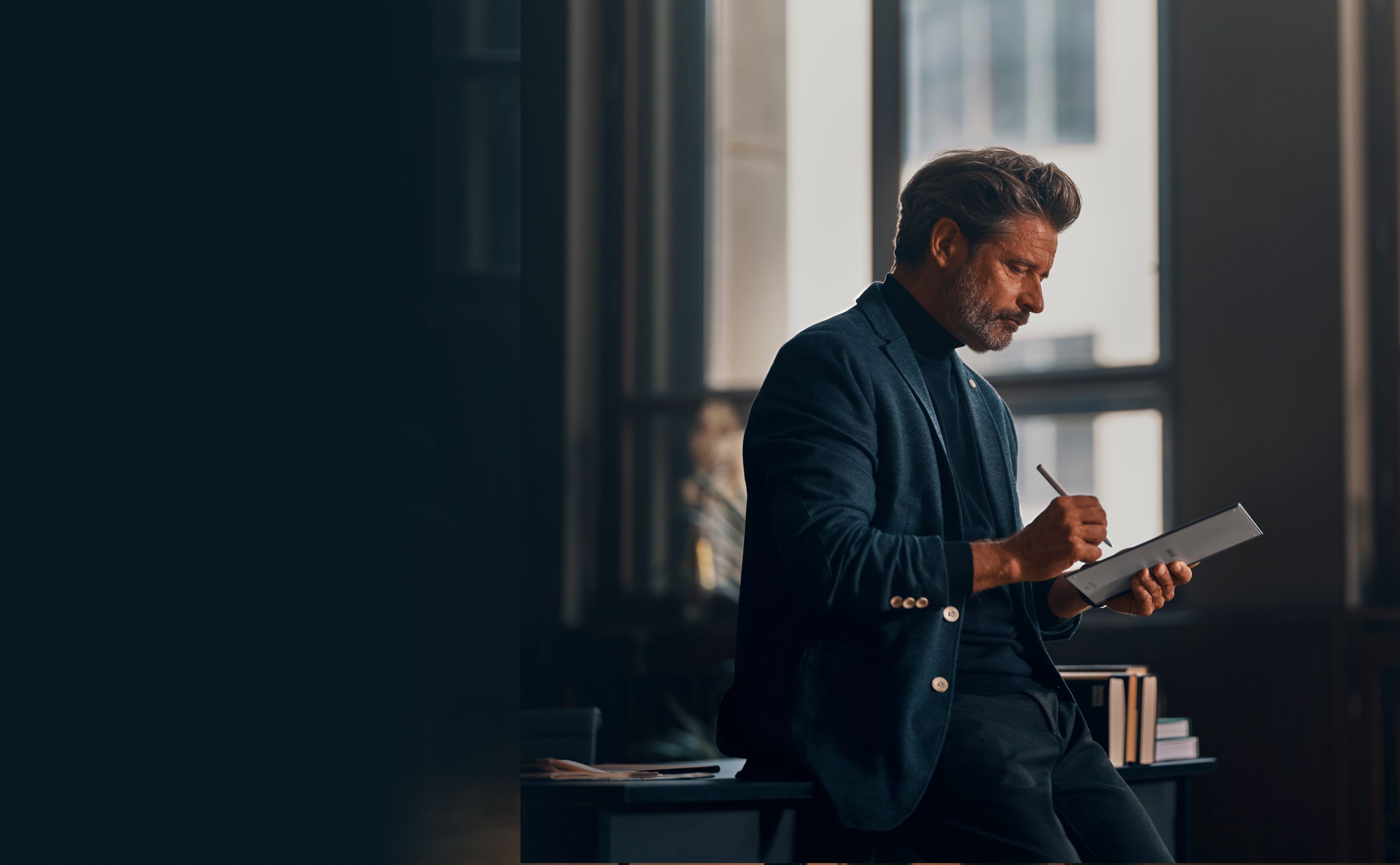 Man standing with reMarkable tablet