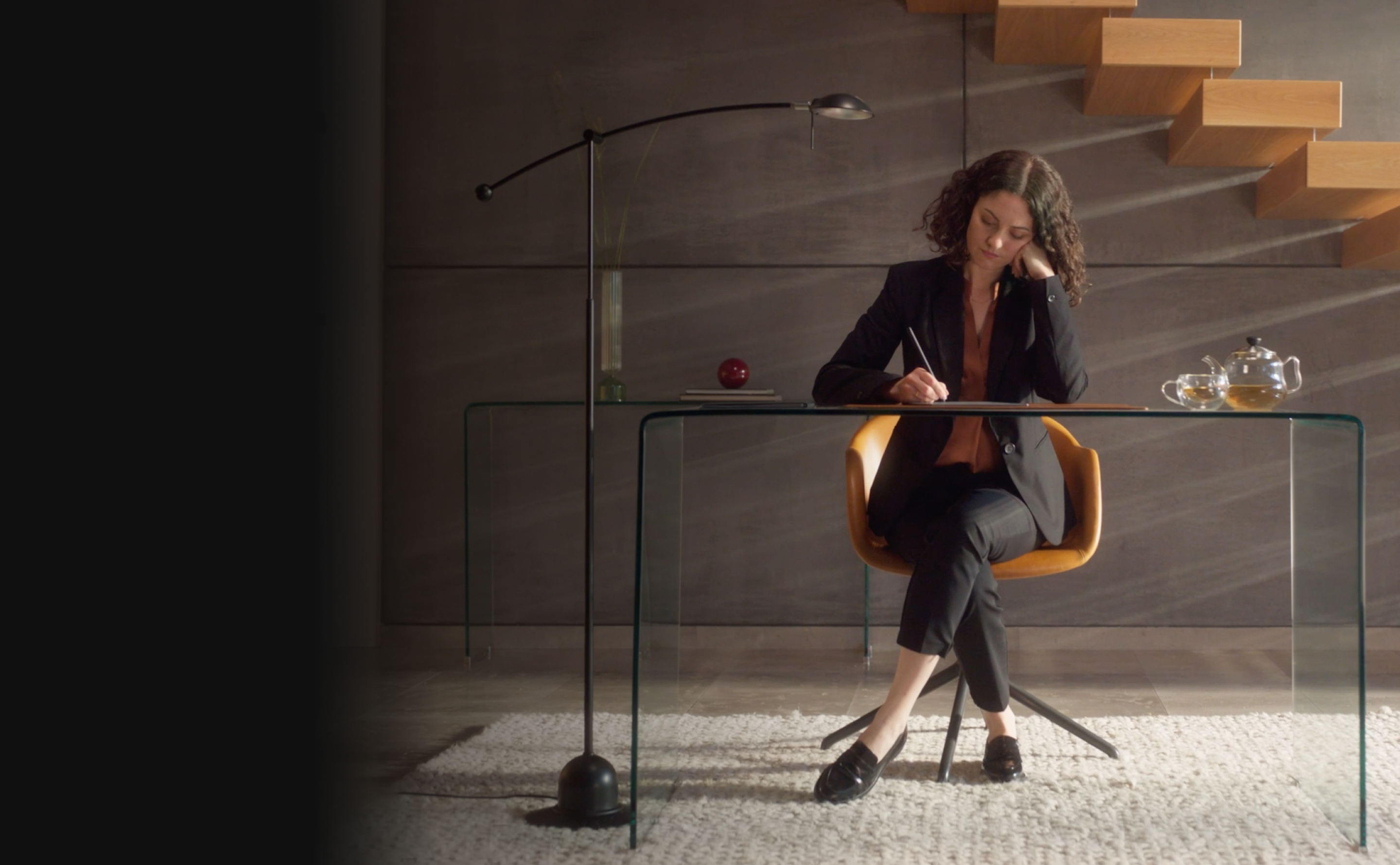 Woman sitting with reMarkable tablet