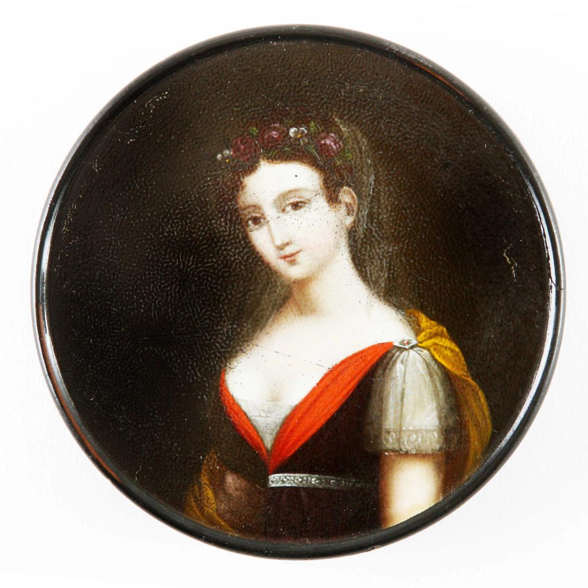 Schöne mit Rosen und Schleier