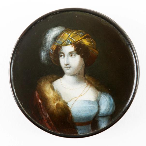 Frau mit Turban und Straußenfedern