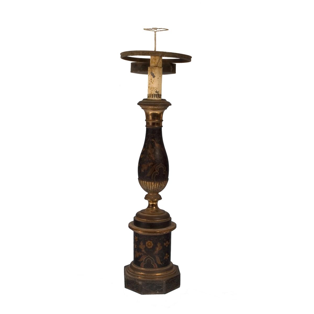 Lampenfuß mit Ornamenten