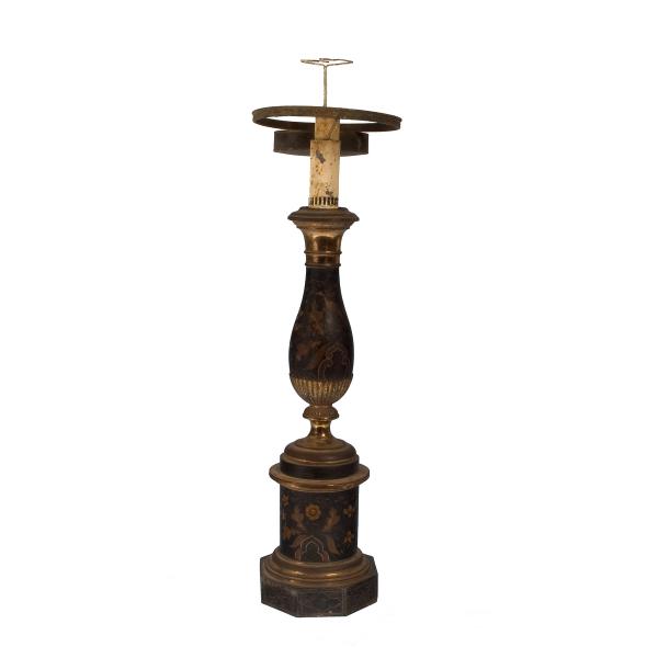 Lampenfuß mit Ornamenten