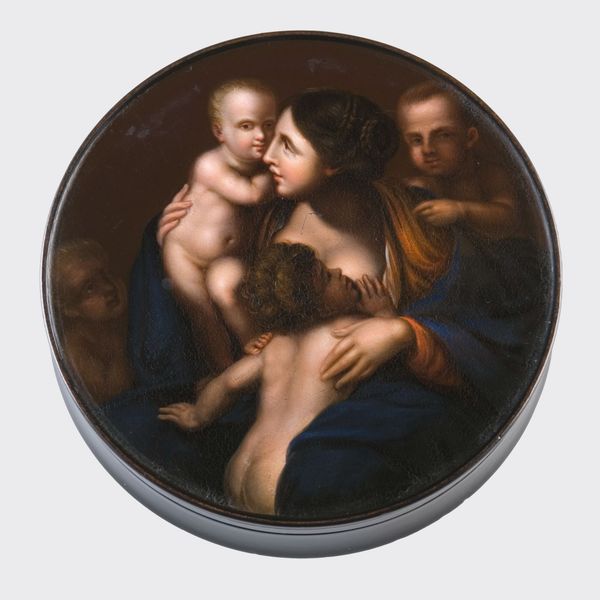 Junge Frau mit vier Kindern