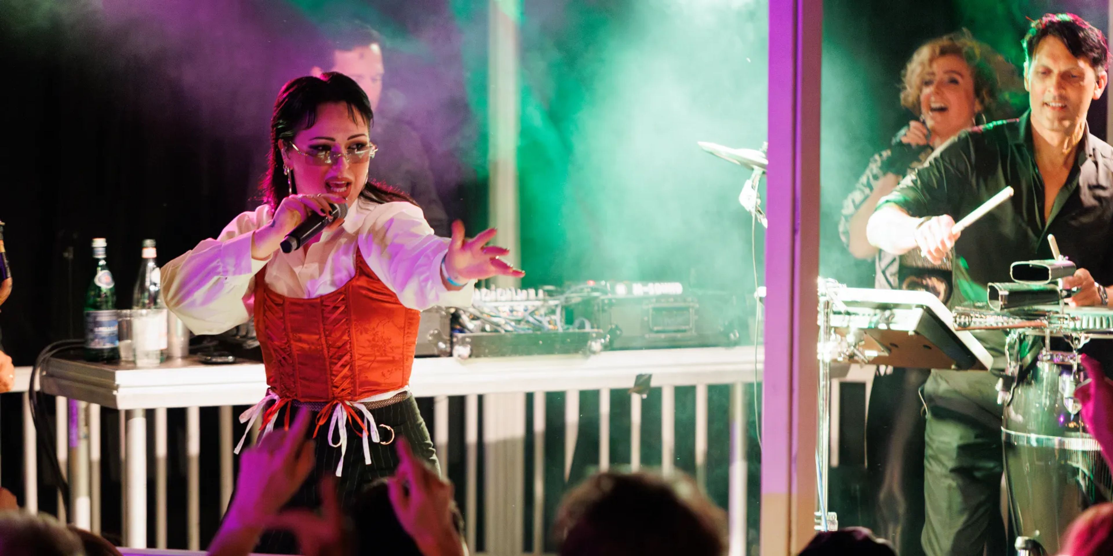 The Rhythm Collective met volle dansvloer