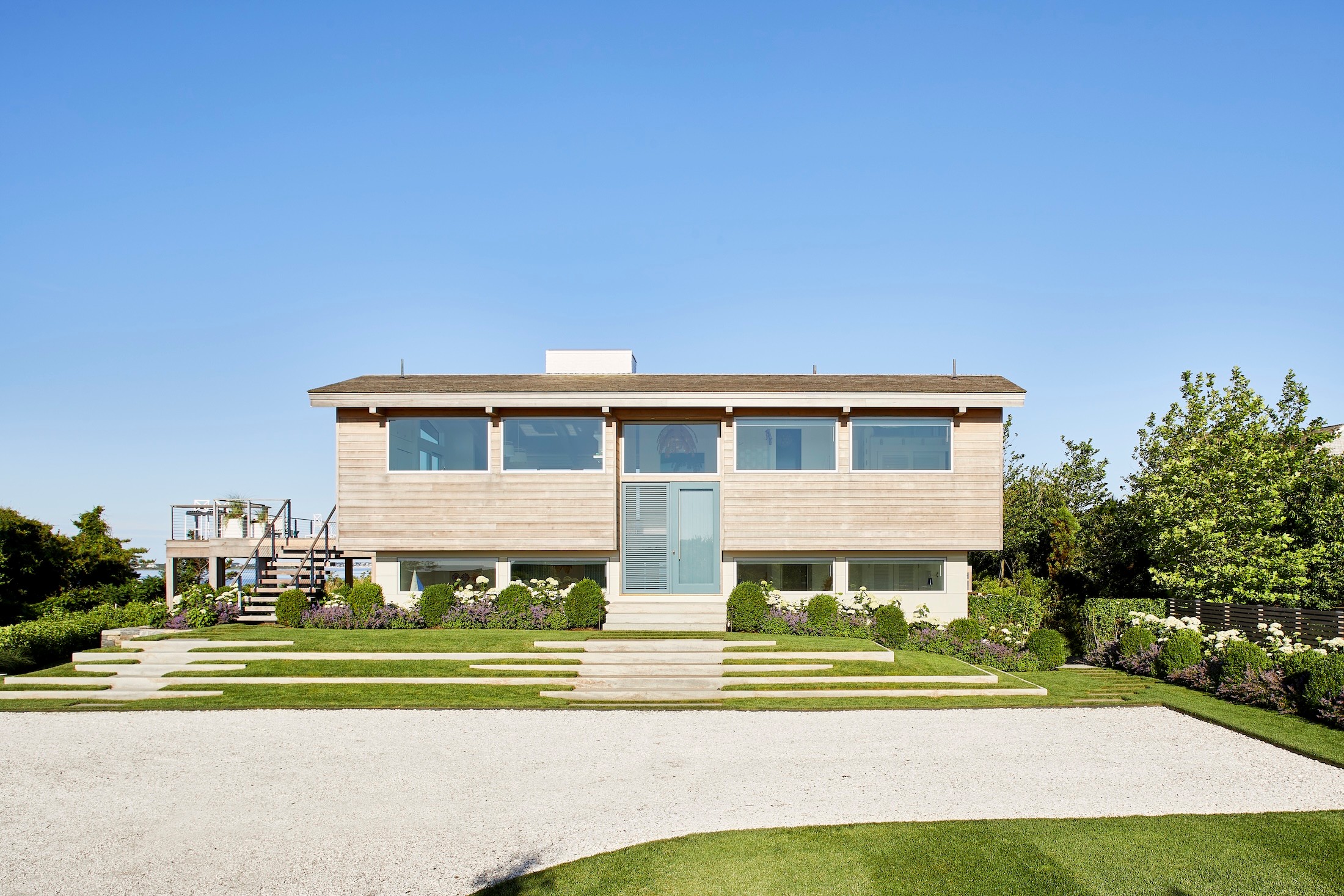 Miroslava-Land-and-Design-Nantucket-Landscape-Architecture-Overlook-Beachfront-Home-Exterior