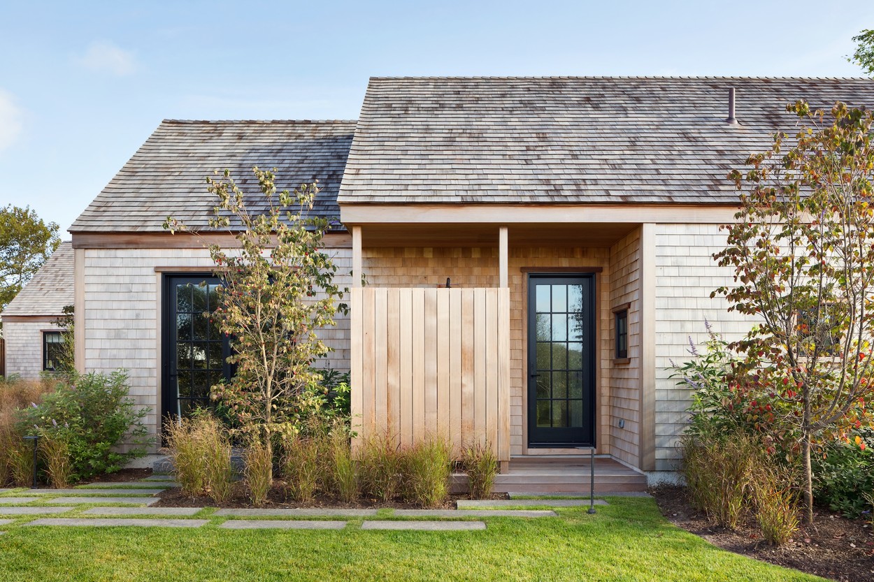 Miroslava-Land-and-Design-Nantucket-Landscape-Architecture-Beacon-View-Side-Entry