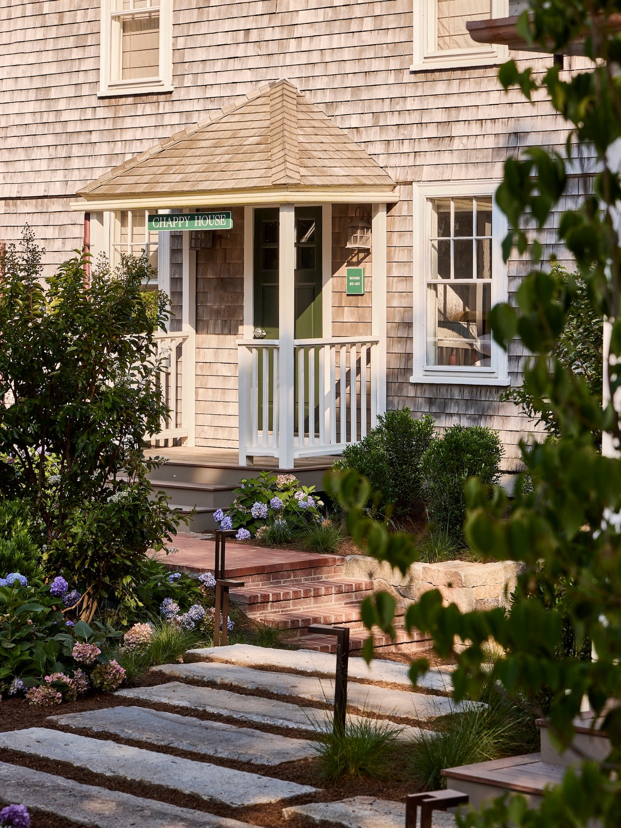 Miroslava-Land-and-Design-Nantucket-Landscape-Architecture-Faraway-Martha's-Vineyard-Charming-Cottage-Entrance