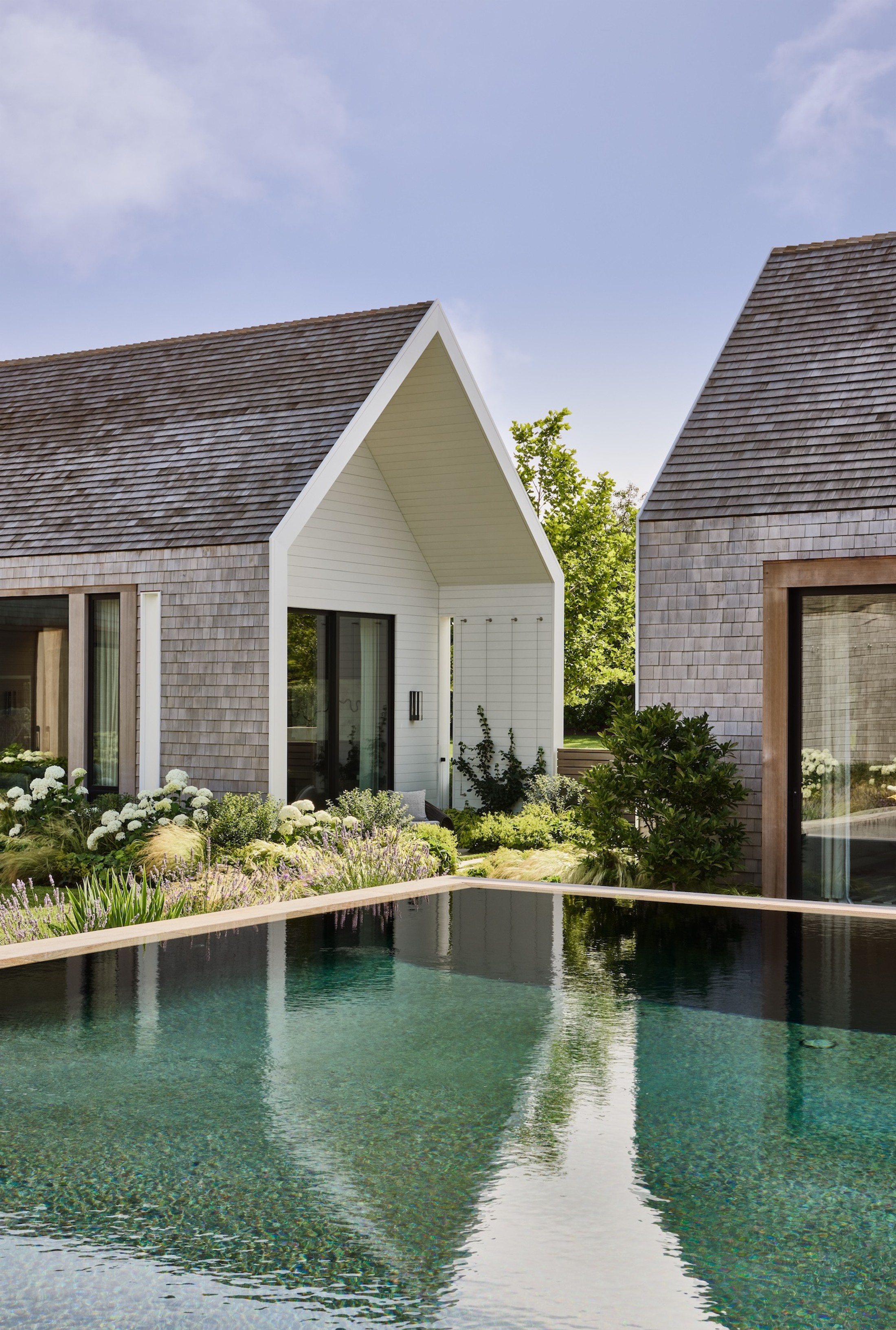 Miroslava-Land-and-Design-Nantucket-Landscape-Architecture-Courtyard-House-Tranquil-Poolside-Architecture