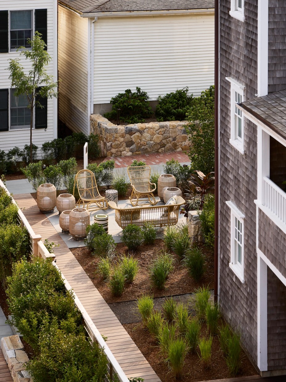 Miroslava-Land-and-Design-Nantucket-Landscape-Architecture-Faraway-Martha's-Vineyard-Coastal-Outdoor-Patio-Design
