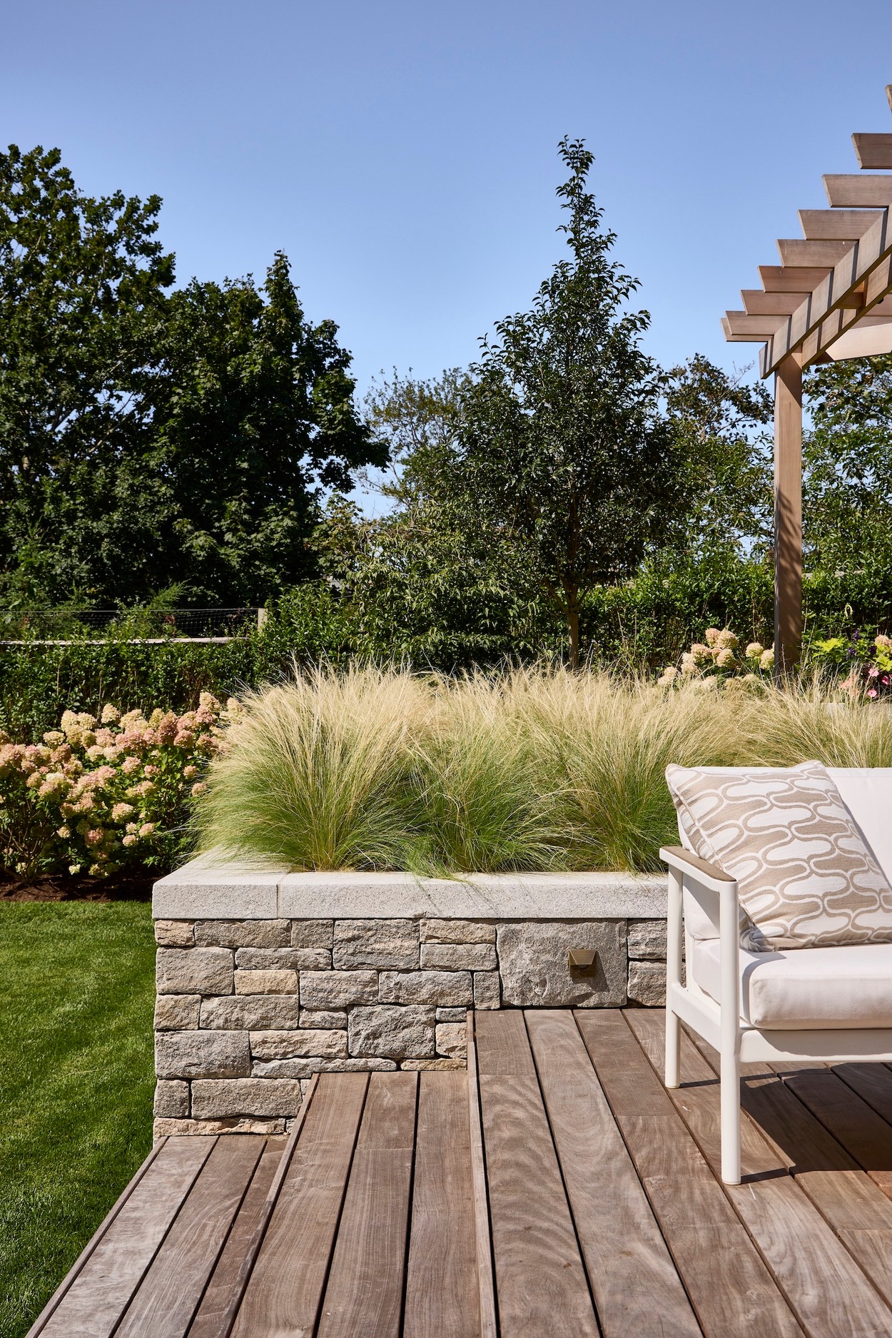 Miroslava-Land-and-Design-Nantucket-Landscape-Architecture-Edge-of-Town-Elegant-Garden-Patio