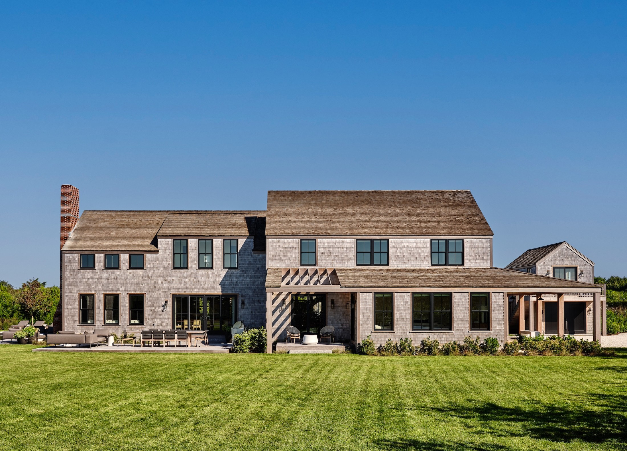 Miroslava-Land-and-Design-Nantucket-Landscape-Architecture-Cannonbury-Place-Elegant-Country-Home-Exterior