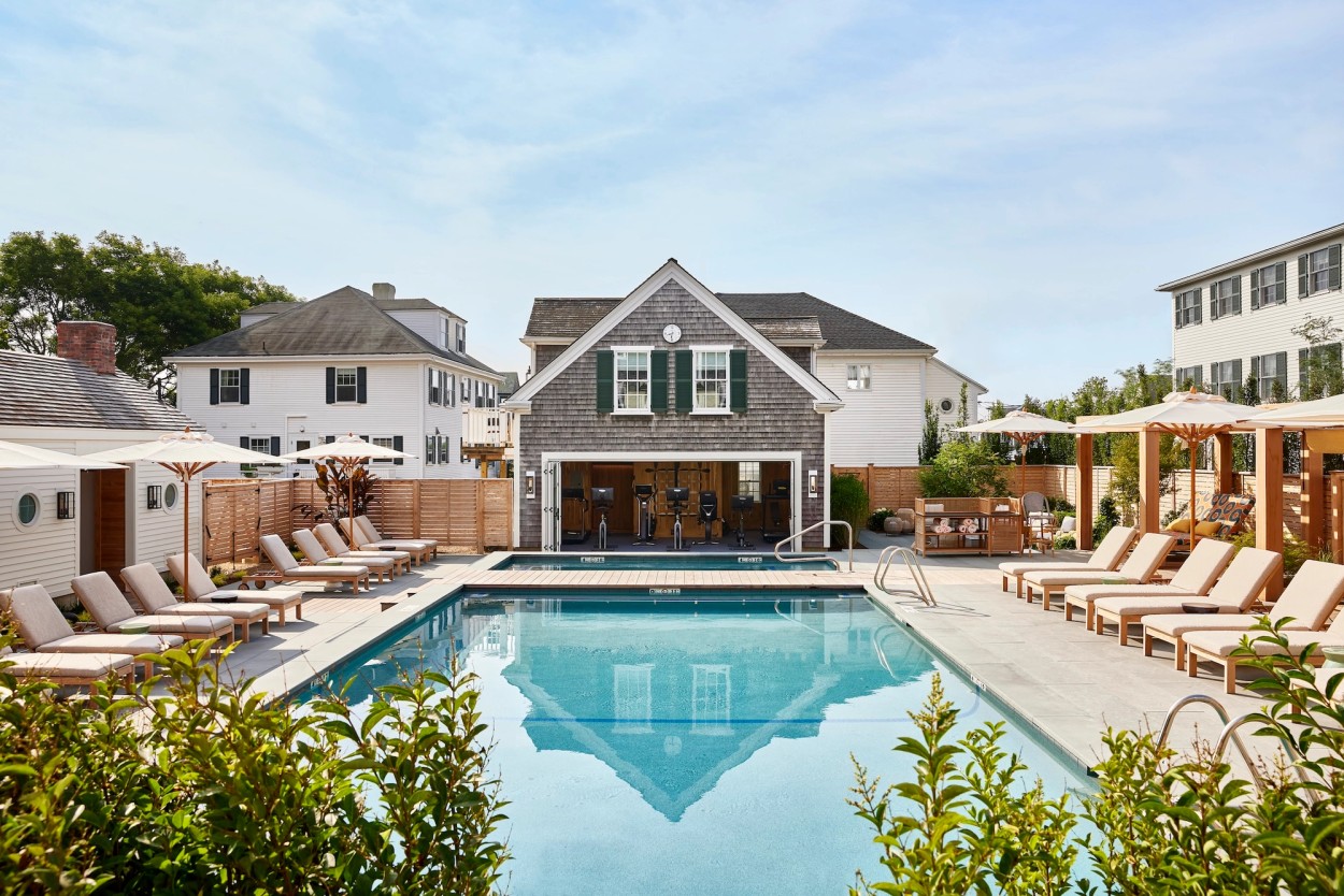 Miroslava-Land-and-Design-Nantucket-Landscape-Architecture-Faraway-Martha's-Vineyard-Charming-Poolside-Retreat