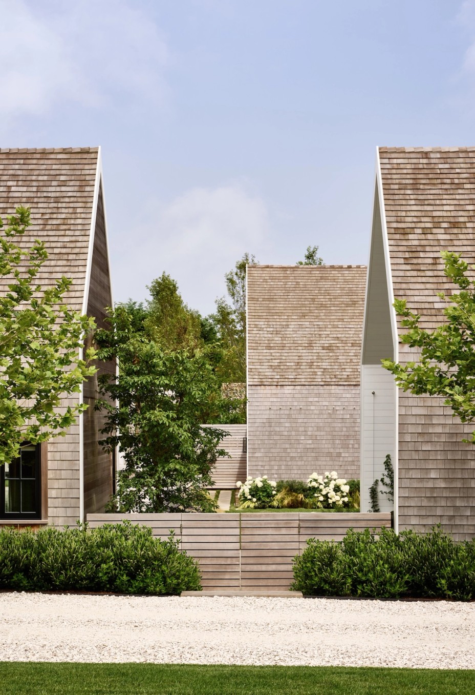 Miroslava-Land-and-Design-Nantucket-Landscape-Architecture-Courtyard-House-Shingle-Roofed-Houses