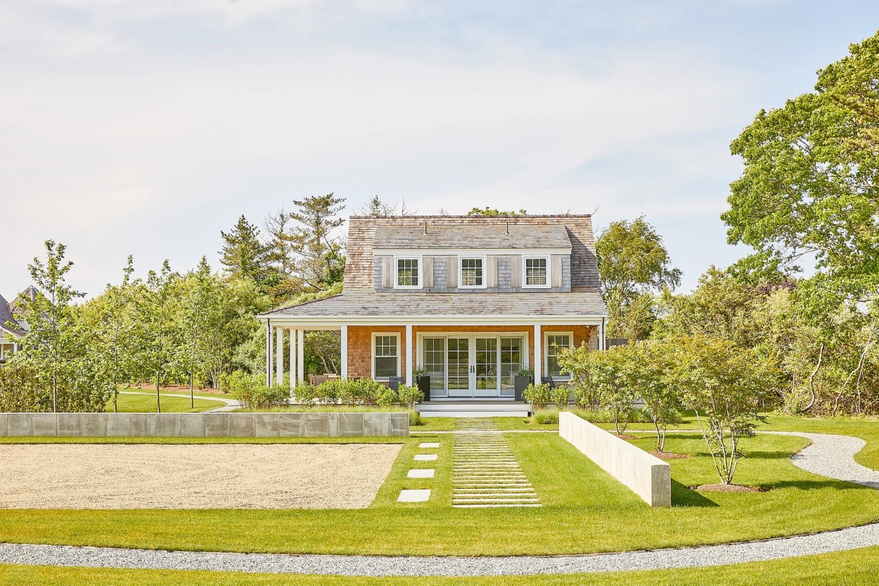 Miroslava-Land-and-Design-Nantucket-Landscape-Architecture-Polpis-Harbor-Charming-Country-House-Exterior