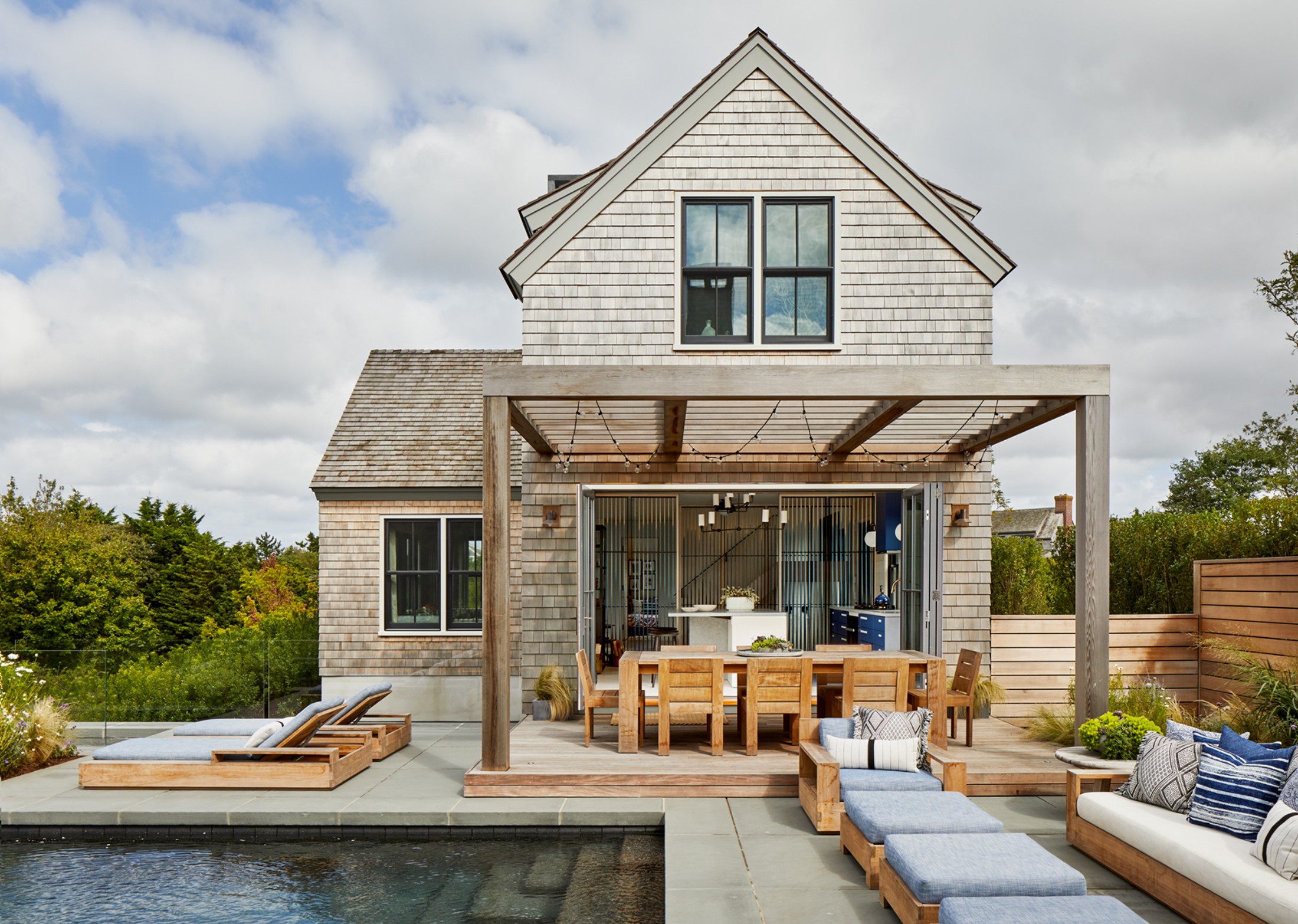Miroslava-Land-and-Design-Nantucket-Landscape-Architecture-Monomoy-Serenity-Outdoor-Dining-By-The-Pool
