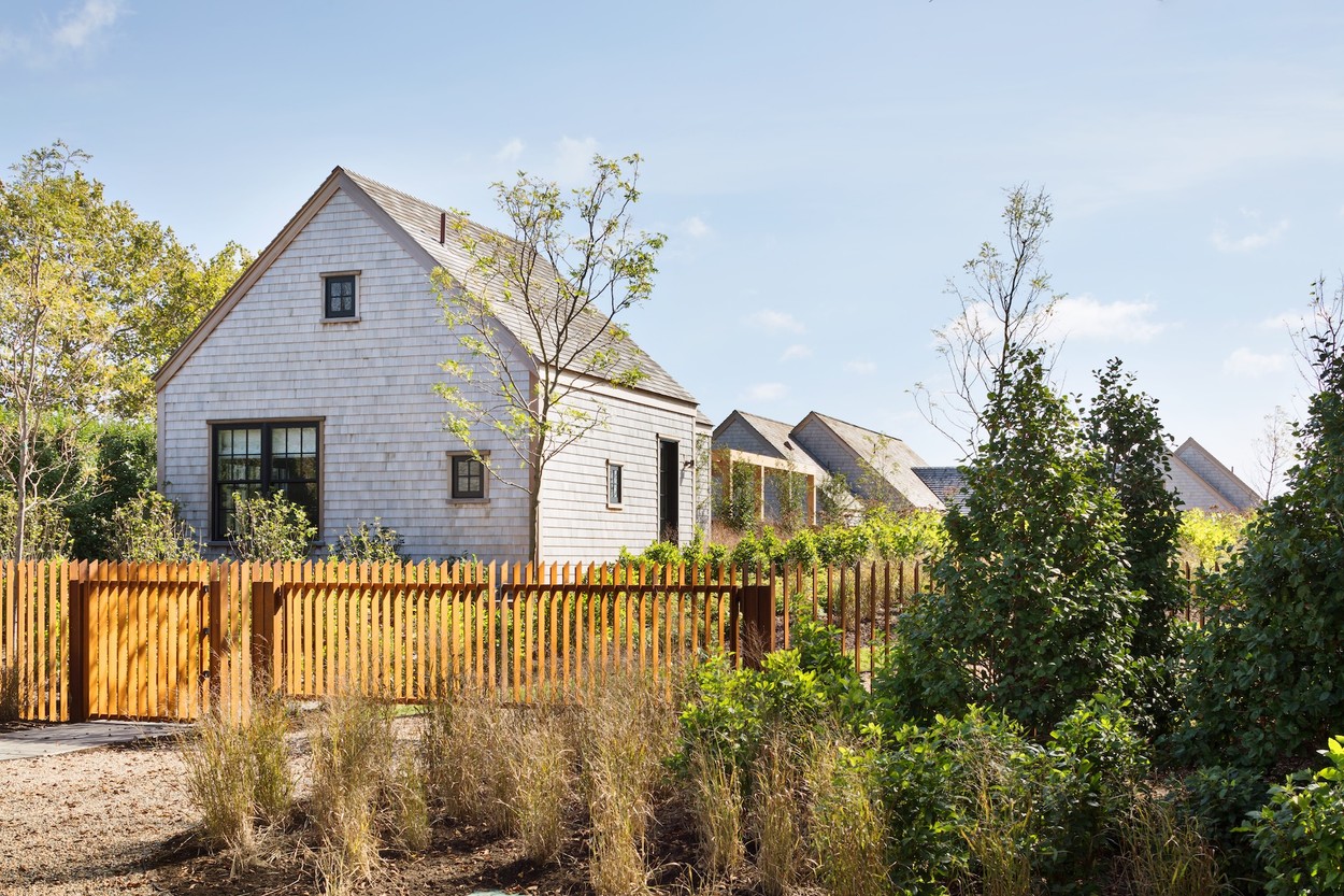 Miroslava-Land-and-Design-Nantucket-Landscape-Architecture-Beacon-View-Steel-Fence