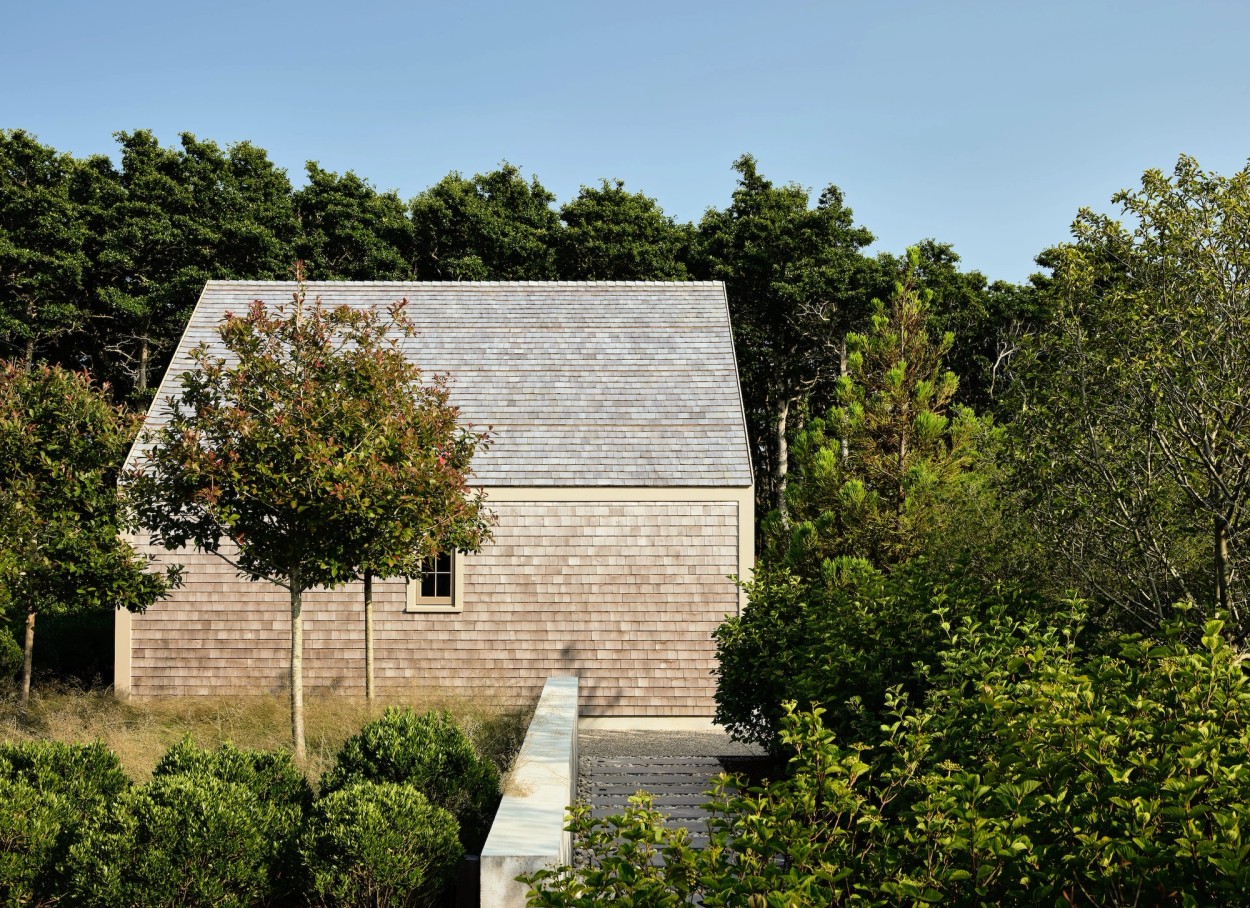 Miroslava-Land-and-Design-Nantucket-Landscape-Architecture-Pocomo-Estate-Shingle-House-In-Nature