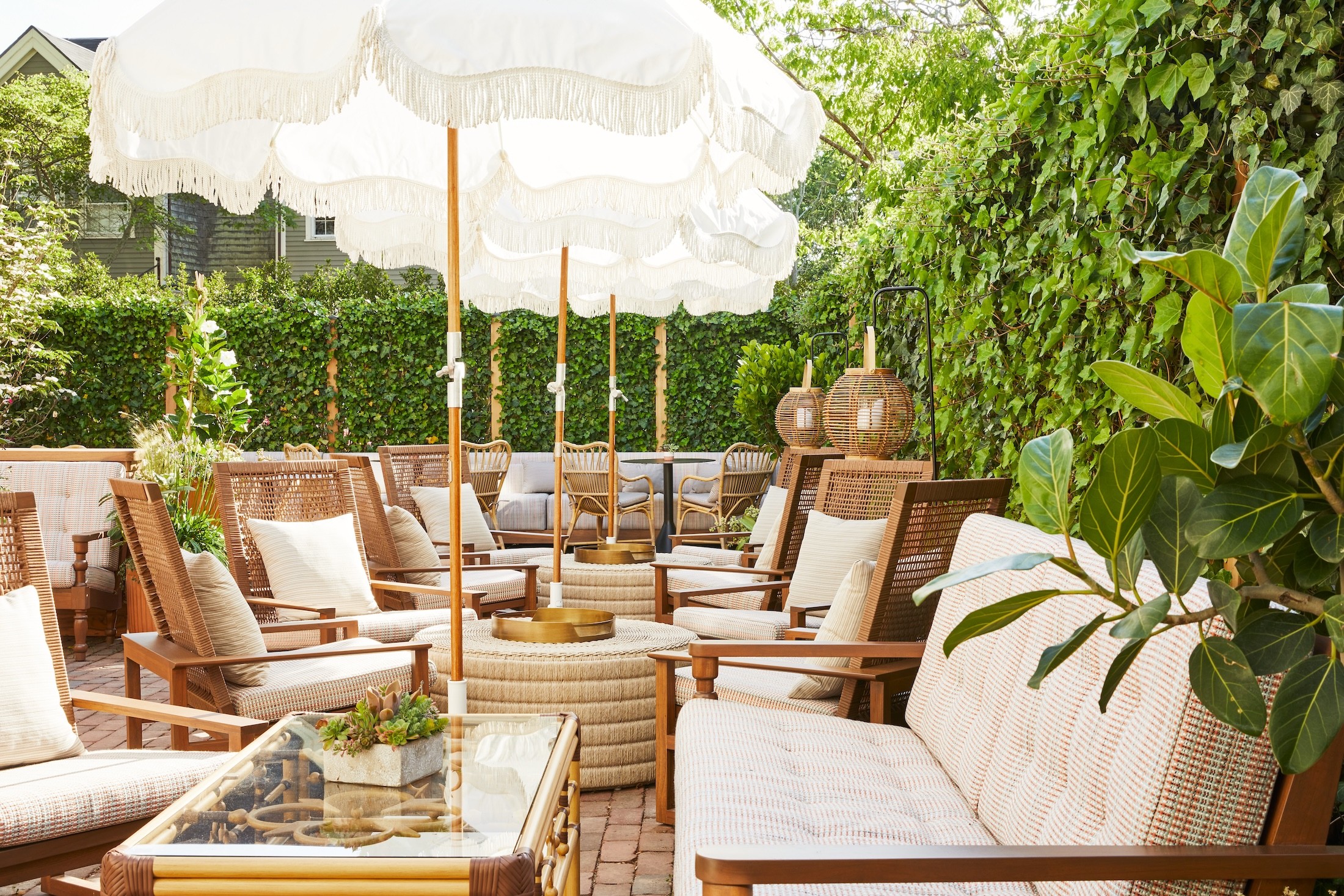 Miroslava-Land-and-Design-Nantucket-Landscape-Architecture-Faraway-Nantucket-Outdoor-Seating-Area-With-Umbrellas