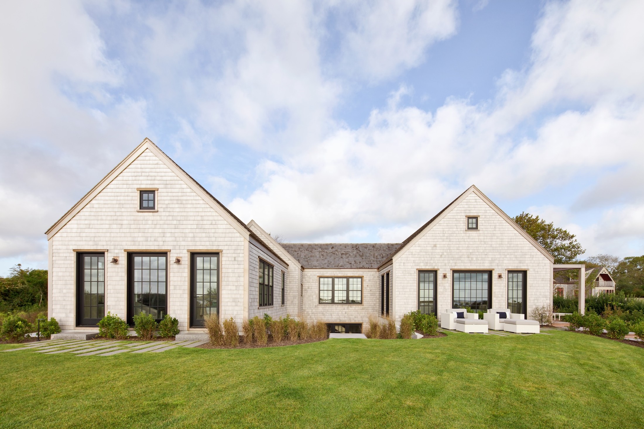 Miroslava-Land-and-Design-Nantucket-Landscape-Architecture-Beacon-View-Exterior-Front-View