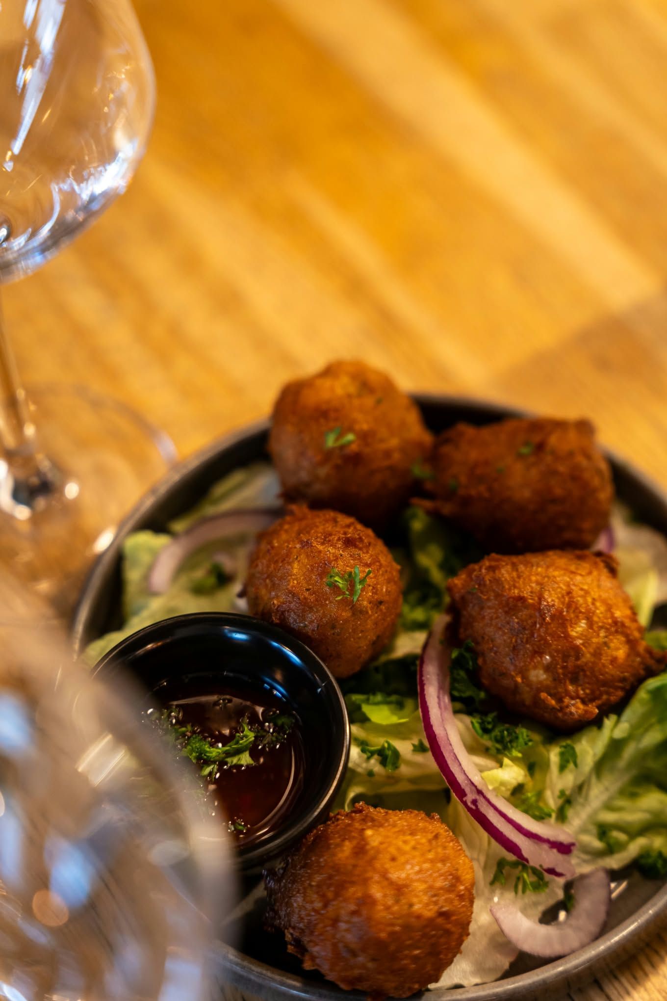 Accras de morue et tapas à partager