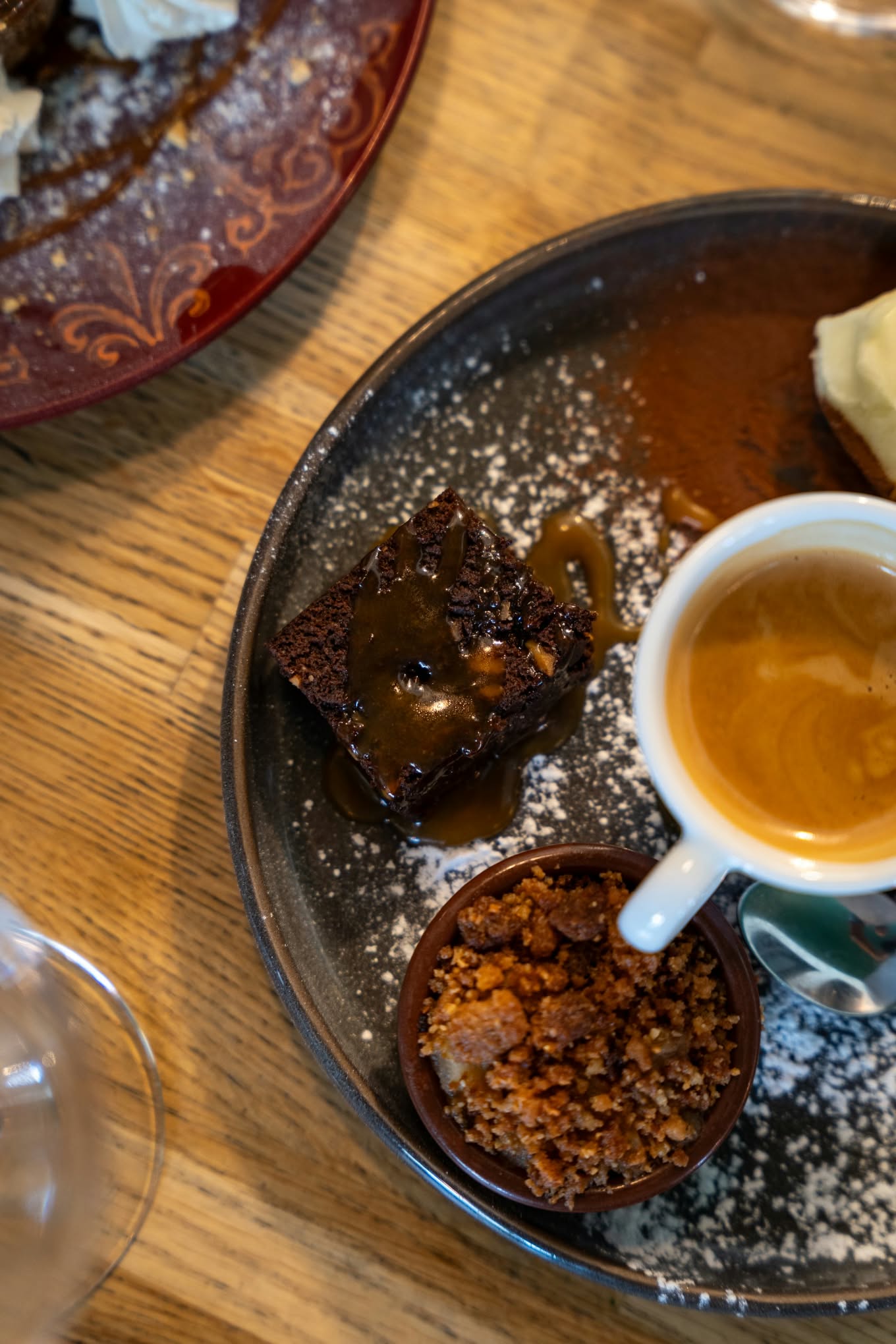 Dessert gourmand au chocolat et caramel au beurre salé