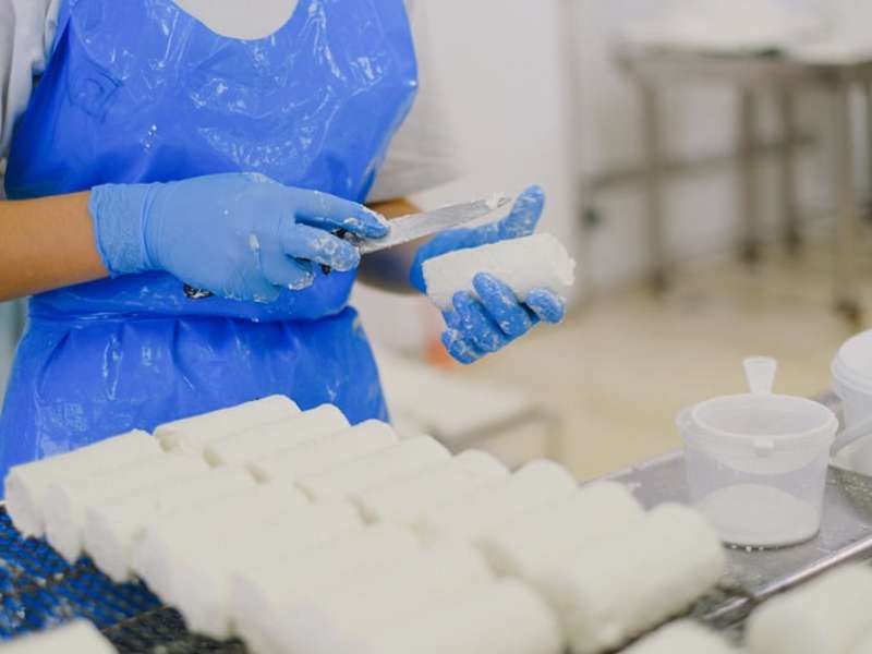 Food plant cleaning services in a beverage production facility