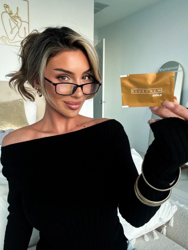 woman lauren blake wearing nerdy glasses with bluechew gold packet