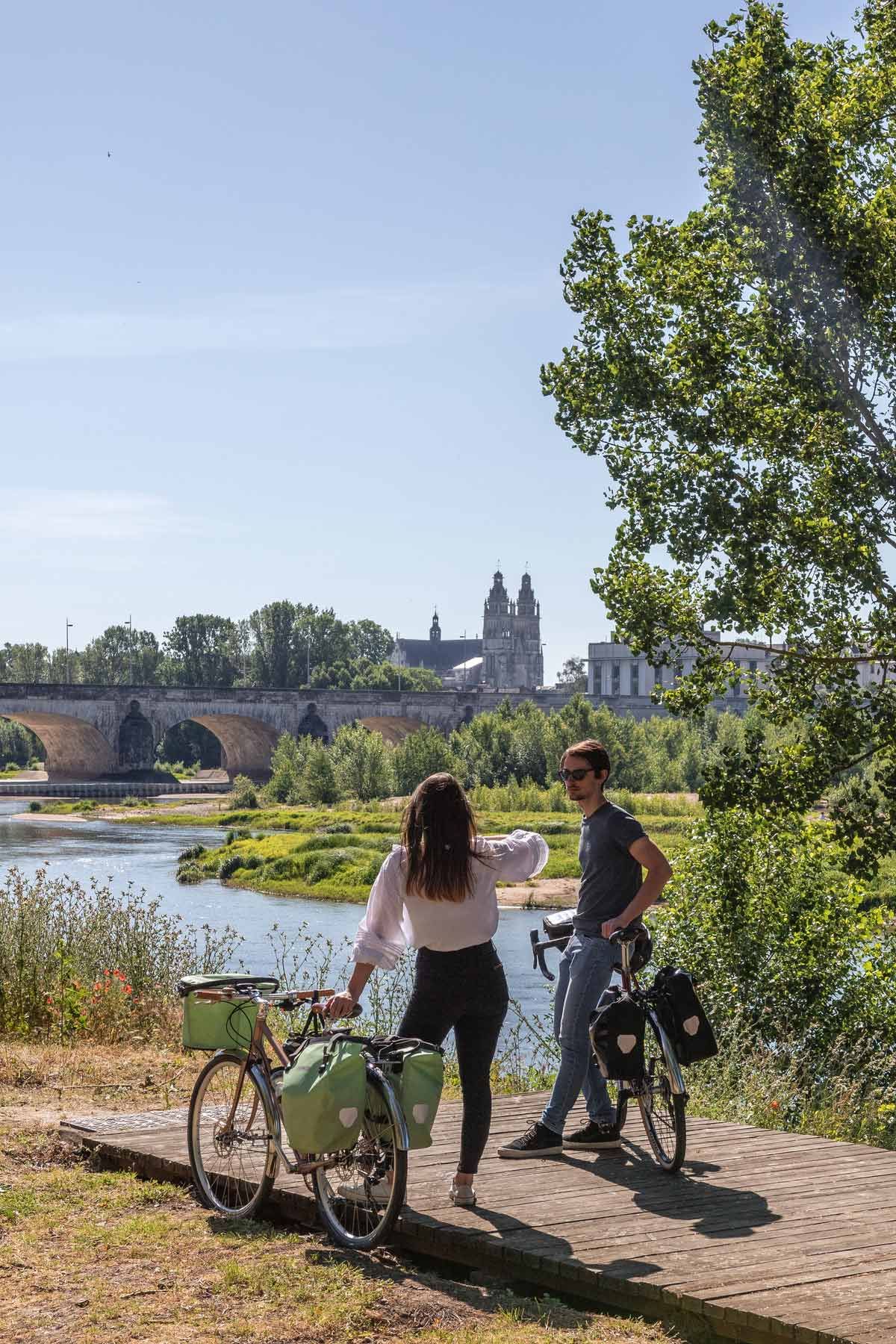 The Loire river by bike from Tours to Villandry or Rochecorbon