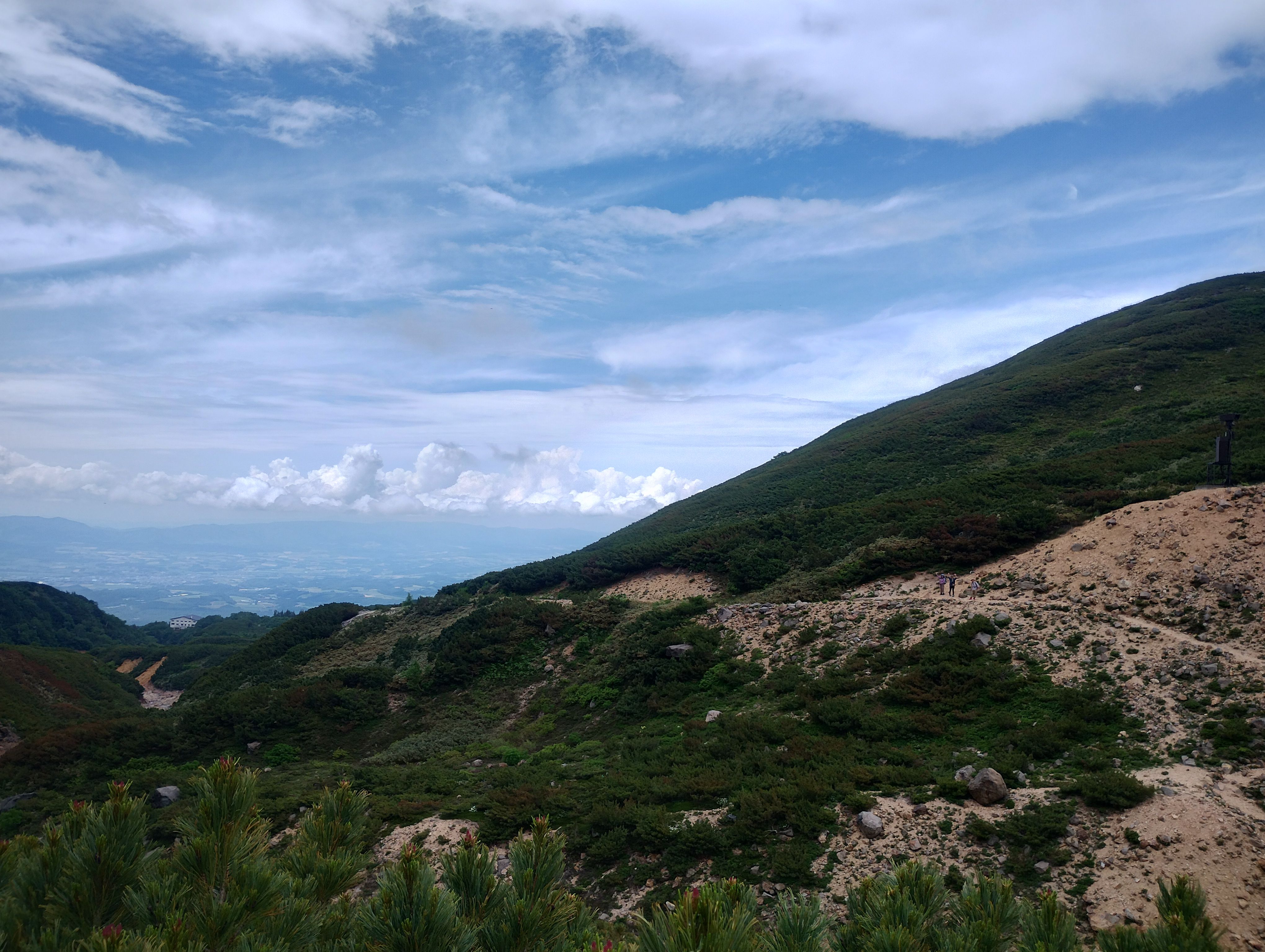 A photograph of the hiking trail on Mt. Kamifurano on a clear day.
