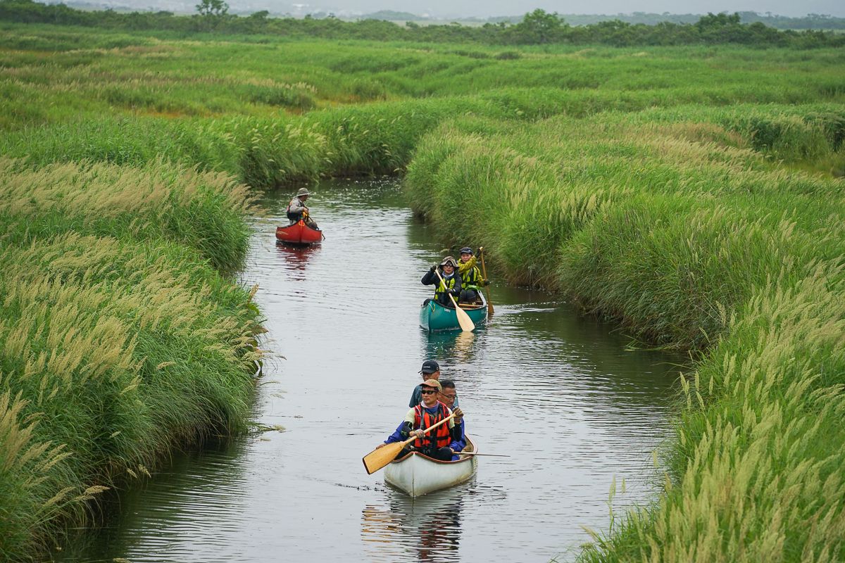 Canoeing in small river channels of Kiritappu Shitsugen