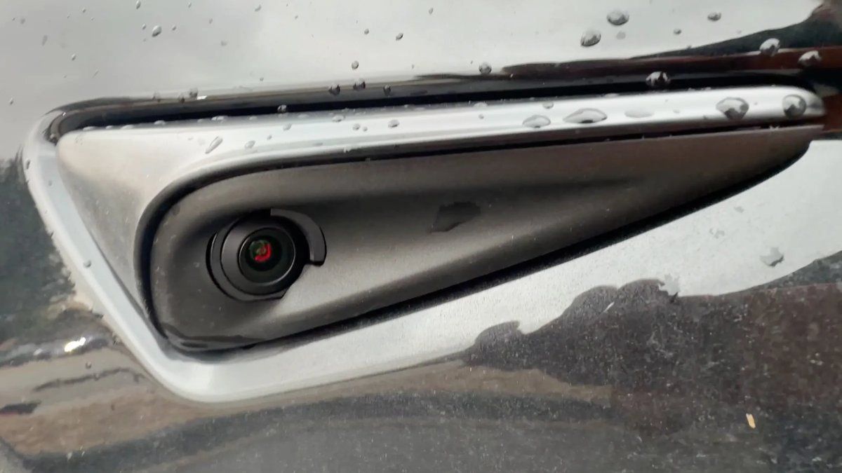 New Tesla repeater (fender) cameras with the integrated washer and without a turn signal light