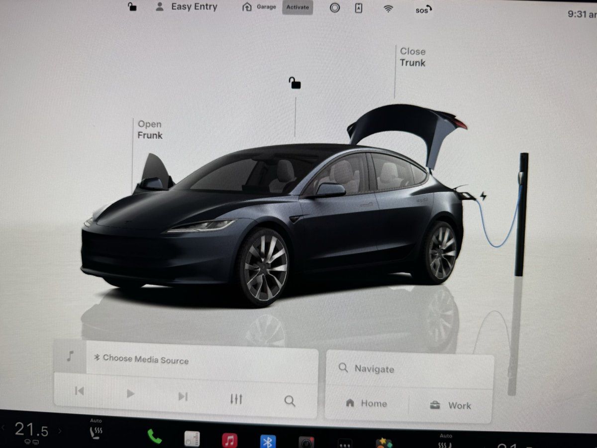 تصور الموصل المحمول على شاشة تسلا