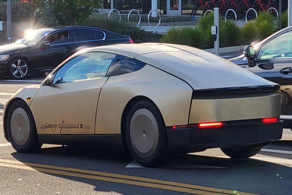 خلفية سايبركاب بتصميم أكثر استدارة وانسيابية