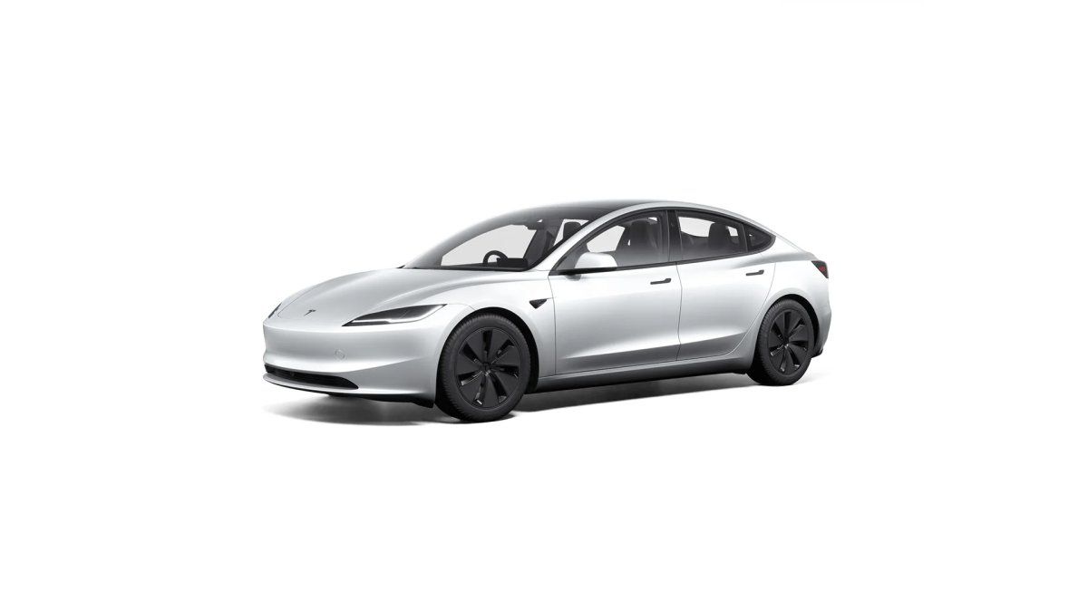 18-inch Photon wheels (left) vs. the new 18-inch Prismata wheels (right) on the Model 3 RWD