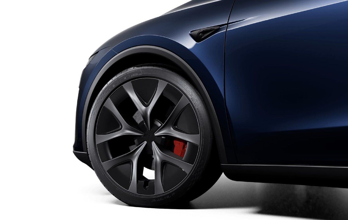 موديل Y بلون مارين بلو الجديد