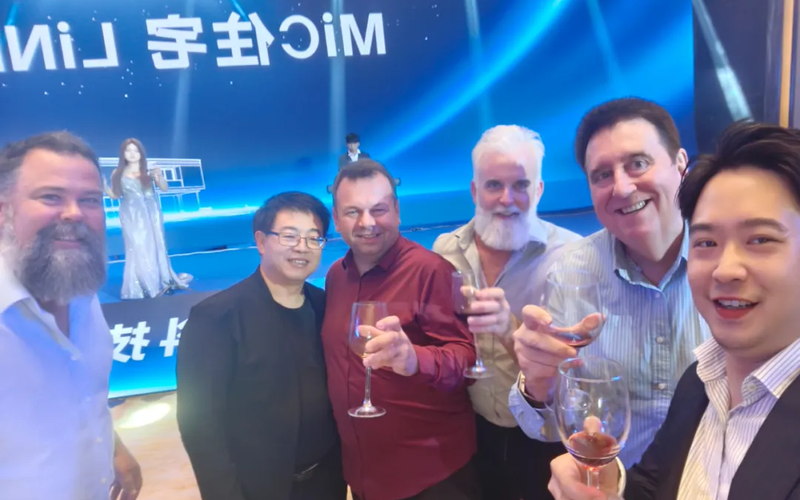 赶在圣诞前夕，耐思横跨上万公里