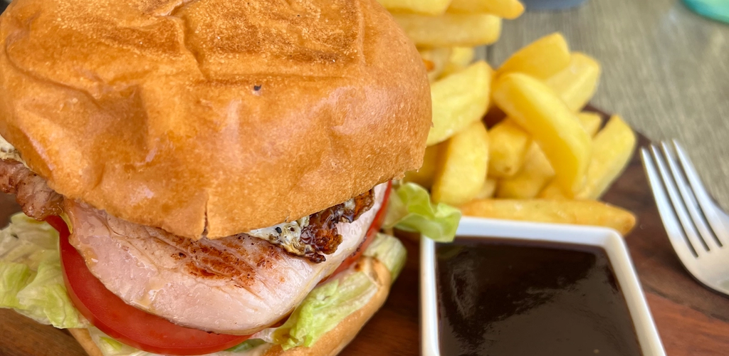 Earthbound Bowra Café Burger