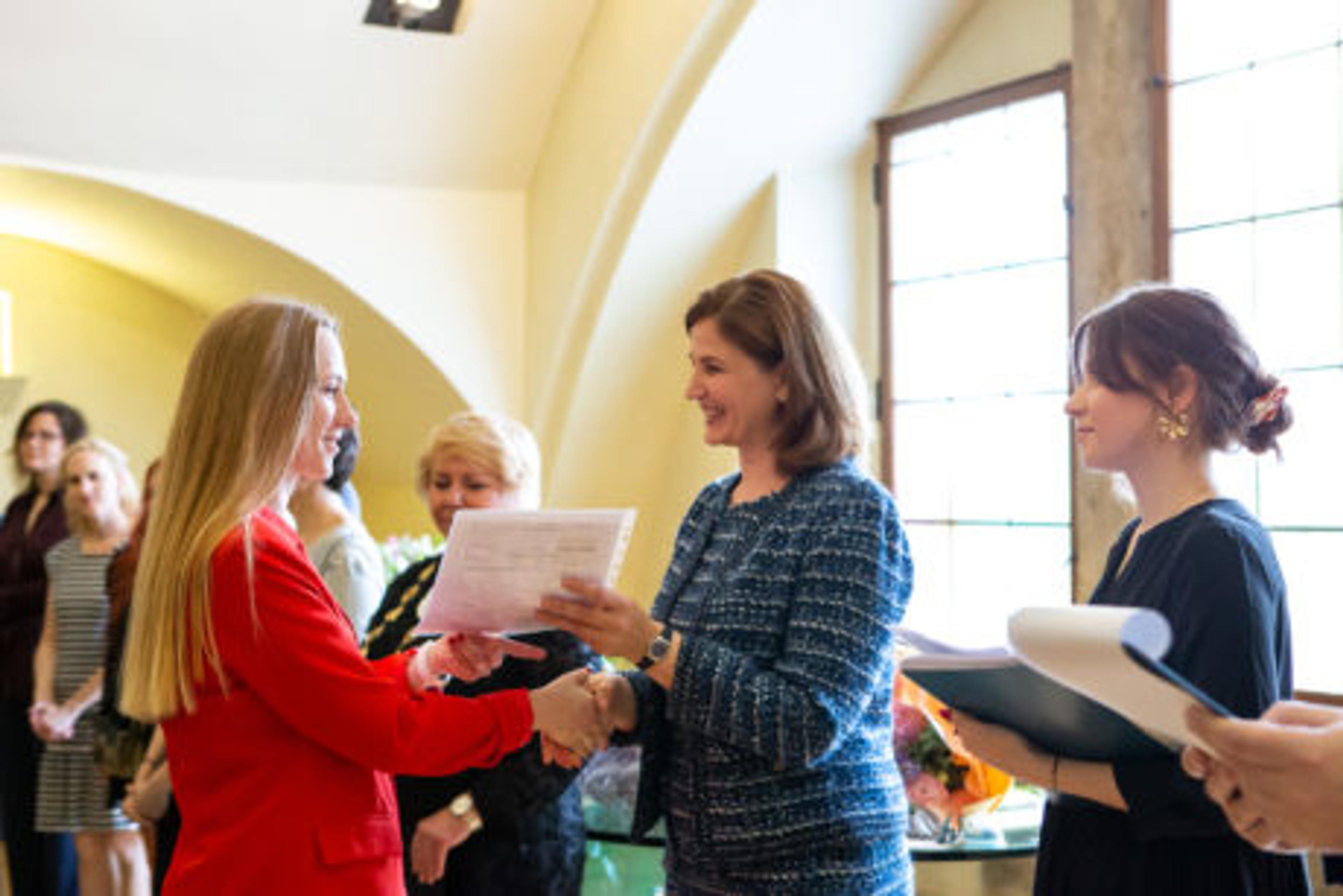 Slavnostní předávání maturitních vysvědčení na staroměstské radnici